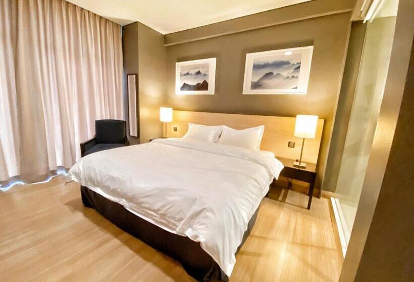 Deluxe Room King Size Bed, Straits Suite By C Homestay Malacca