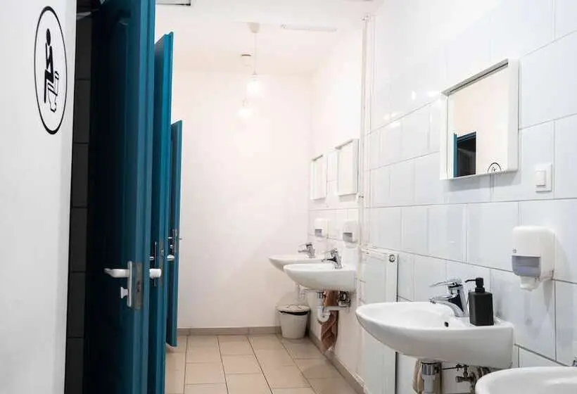 スタンダード4人部屋, Wow City Hostel