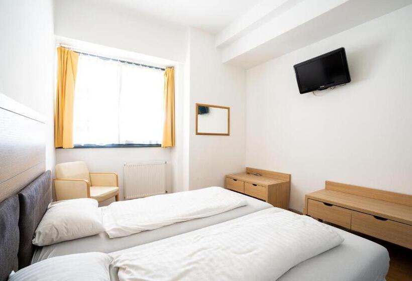 스탠다드 룸 공동 욕실, Wow City Hostel
