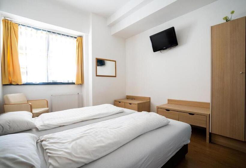스탠다드 룸 공동 욕실, Wow City Hostel