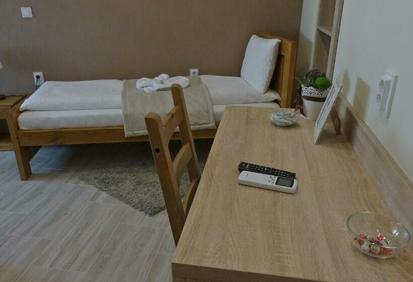 デラックスルーム, Alice Panzió Gold