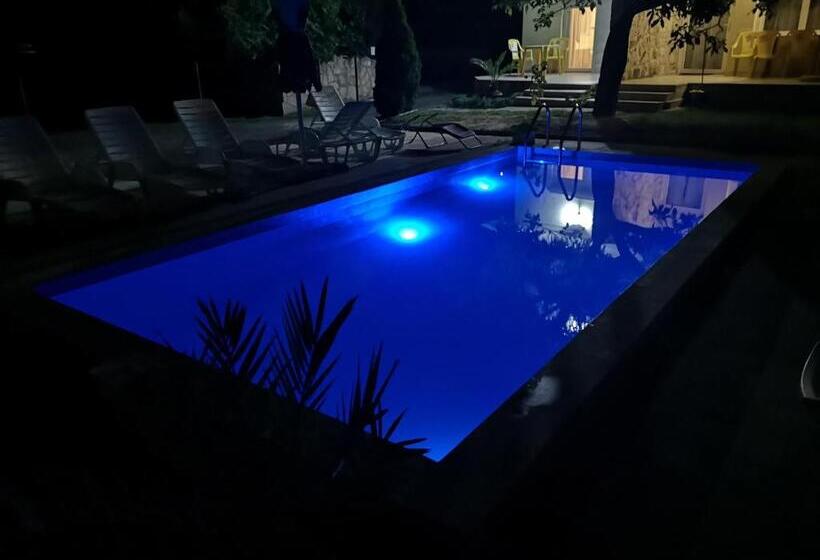 شقة غرفة واحدة مزودة بتراس, Campari Panzió