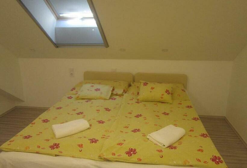 4인용 스탠다드 룸, Fehér Hajó Panzió és Vendéglő