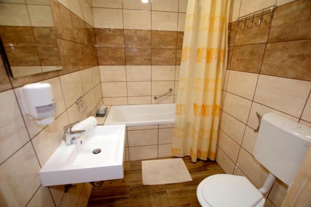 스탠다드 트리플 룸, Fehér Hajó Panzió és Vendéglő