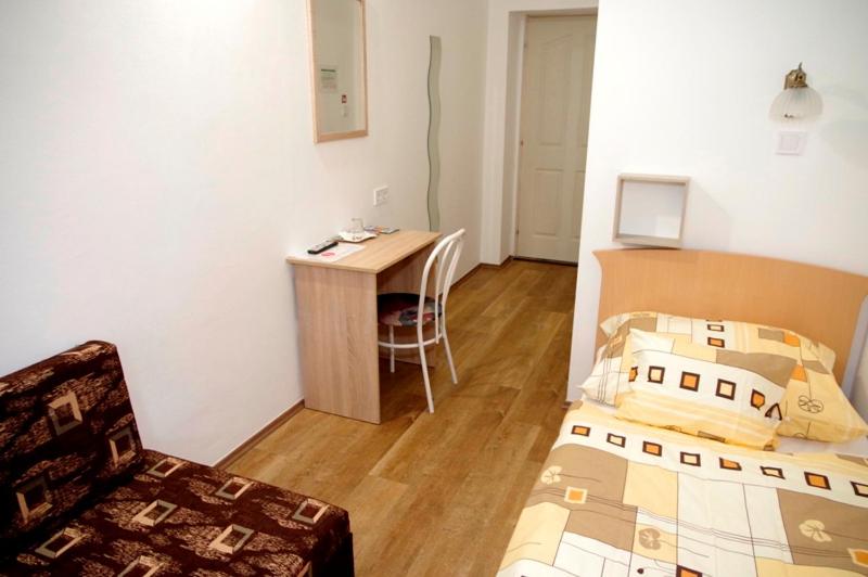 标准单人间, Fehér Hajó Panzió és Vendéglő