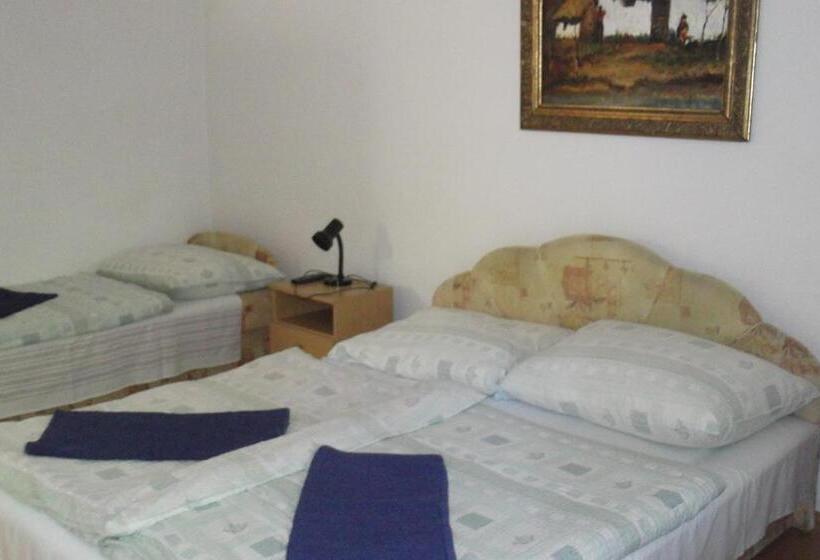 Четырехместный Номер Стандарт, Fenyő Panzió