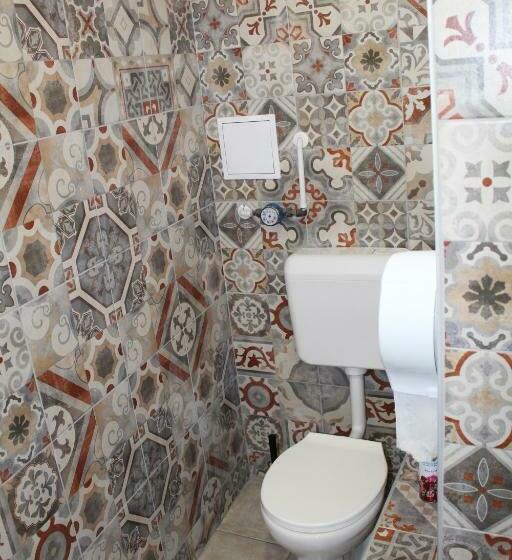 דירת חדר, Promenade Panzió