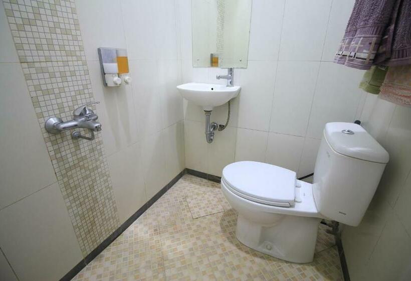 اتاق لوکس خانوادگی, Cabin Sutomo