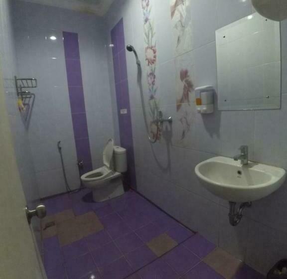 اتاق خانوادگی, Cabin Sutomo