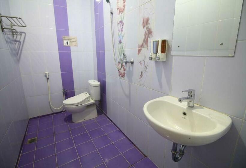 اتاق خانوادگی, Cabin Sutomo