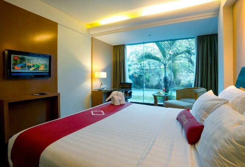 חדר אקזקיוטיב נוף לבריכה, Emersia Hotel And Resort