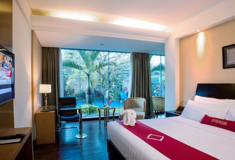 חדר אקזקיוטיב נוף לבריכה, Emersia Hotel And Resort