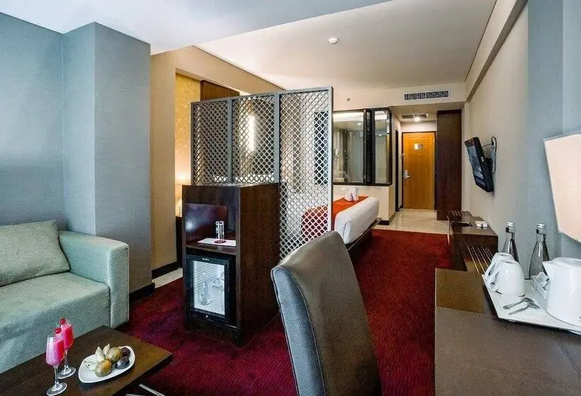 キングサイズベッドのジュニアスイート, Emersia Hotel And Resort
