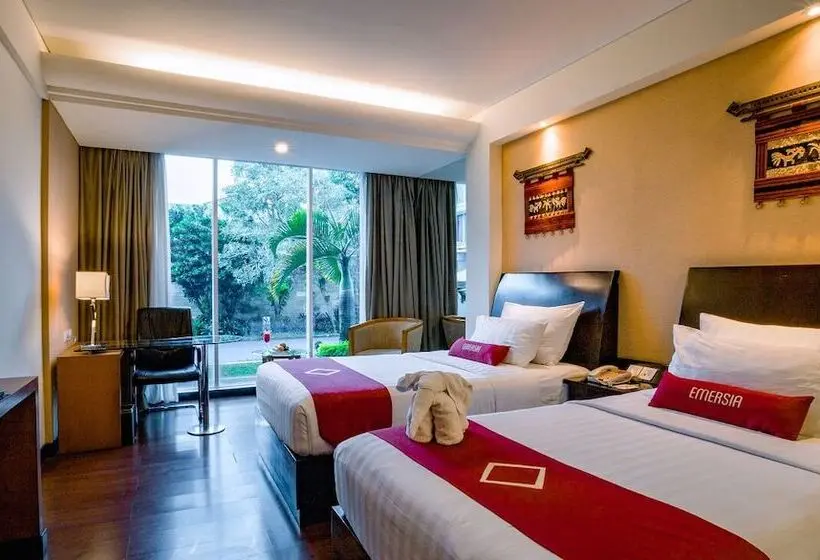 プールの見えるエクゼクティブルーム, Emersia Hotel And Resort