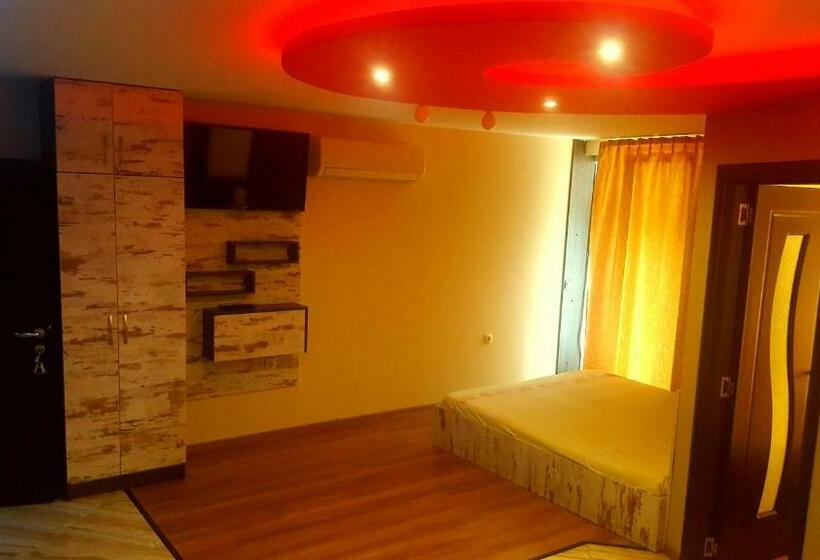 テラス付き1ベッドルームアパートメント, при братята Apartments & Studios