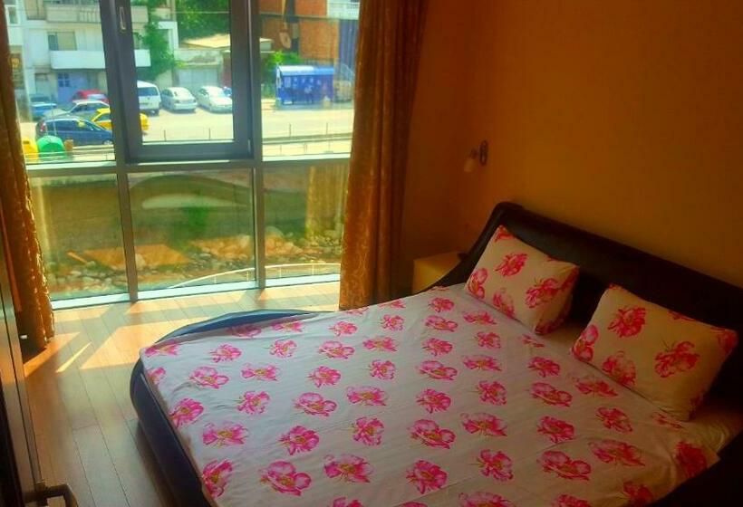 テラス付き1ベッドルームアパートメント, при братята Apartments & Studios