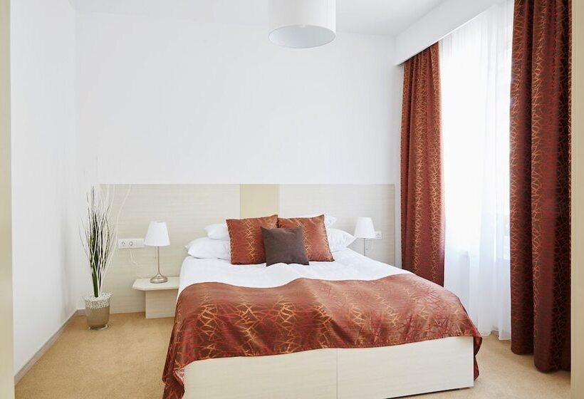 סטודיו סופריור, Astoria