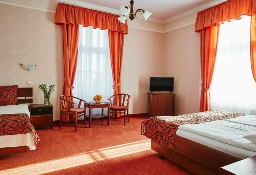 اتاق استاندارد سه نفره, Astoria