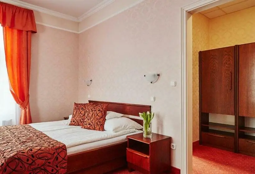 اتاق استاندارد سه نفره, Astoria