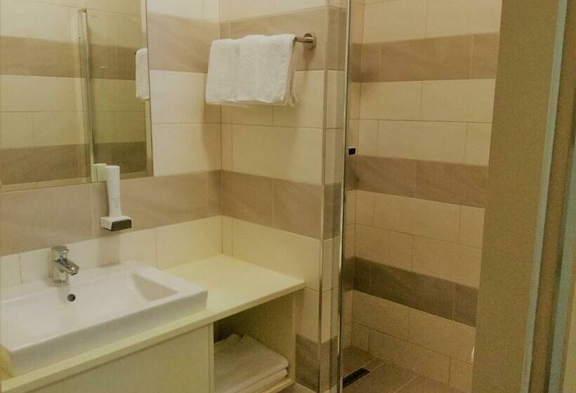 סטודיו סטנדרט עם מרפסת, Astoria