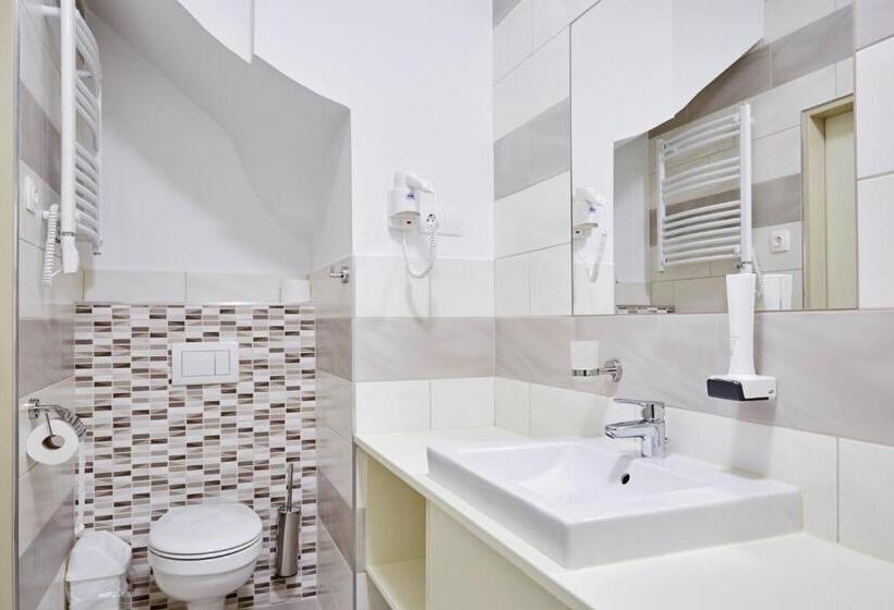 סטודיו סטנדרט עם מרפסת, Astoria