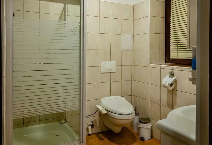 Standard-huone, Bástya