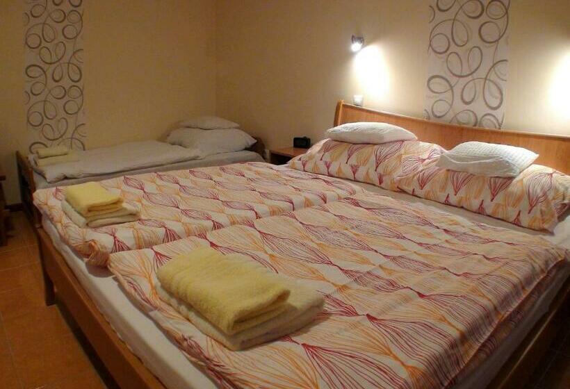 スタンダード４人部屋, Bástya