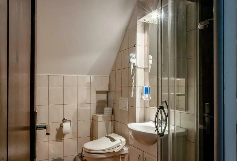 Standard Neljän Hengen Huone, Bástya