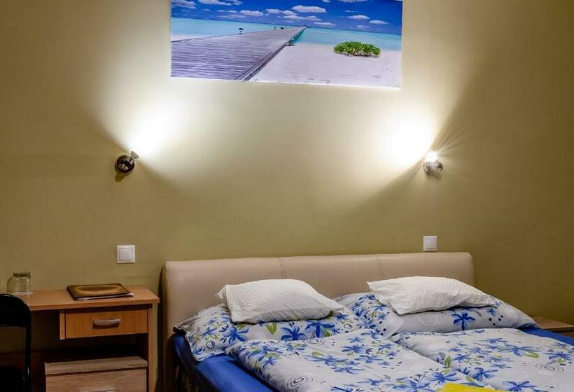 スタンダードルーム, Bástya