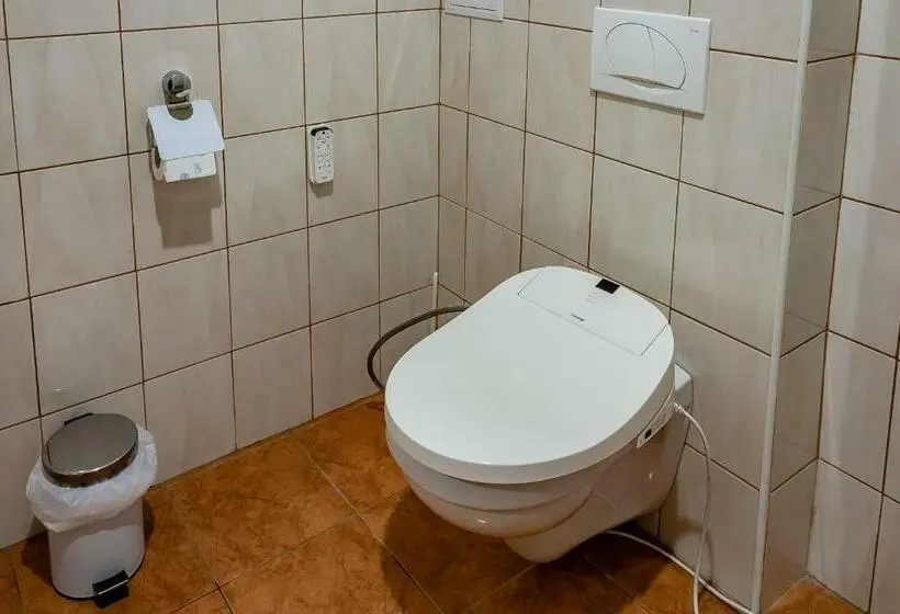 Standard Kolmen Hengen Huone, Bástya
