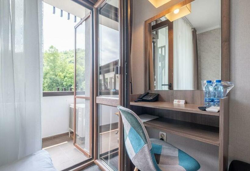 标准间带阳台, Park Hotel Asenevtsi