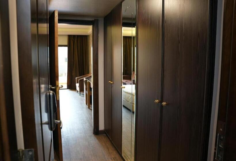 اتاق لوکس, Marbella