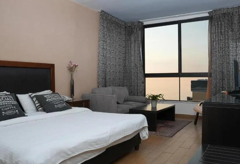 سوییت لوکس, Marbella