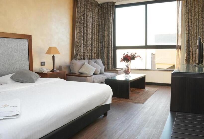 سوییت لوکس, Marbella