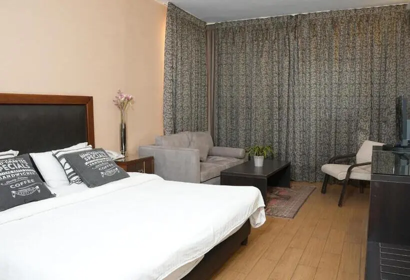 سوییت لوکس, Marbella