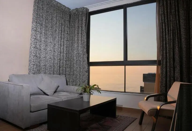 سوییت لوکس, Marbella