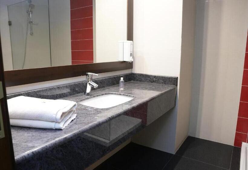 سوییت لوکس, Marbella