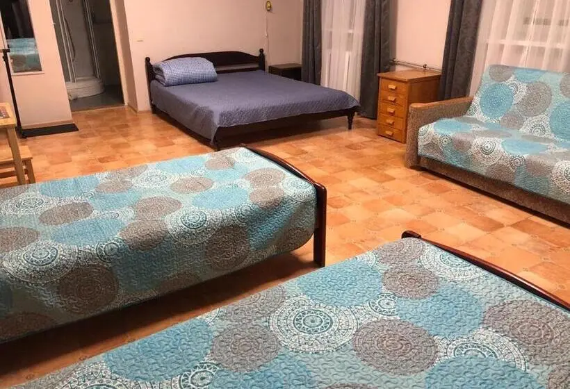 اتاق استاندارد سه نفره, Rooms Near The Station