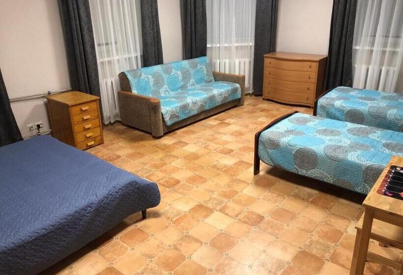 اتاق استاندارد سه نفره, Rooms Near The Station