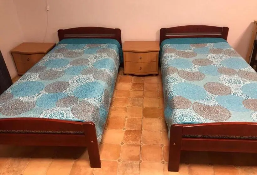 اتاق استاندارد سه نفره, Rooms Near The Station