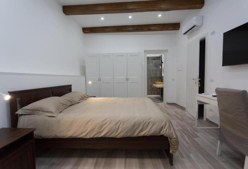 חדר סופריור, Navona 68