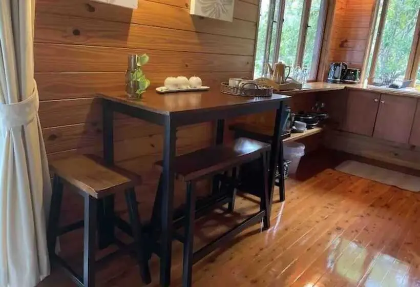 キャビン, Krishna Farm Retreat