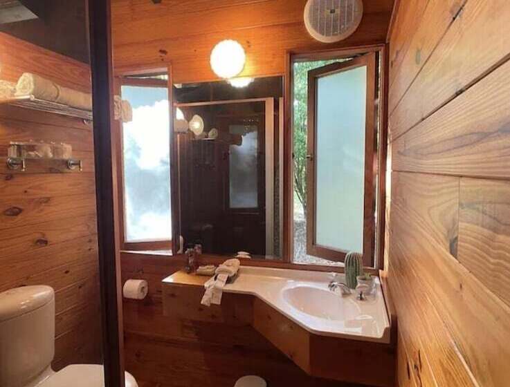 キャビン, Krishna Farm Retreat