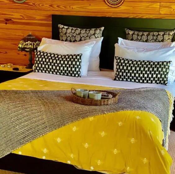 キャビン, Krishna Farm Retreat