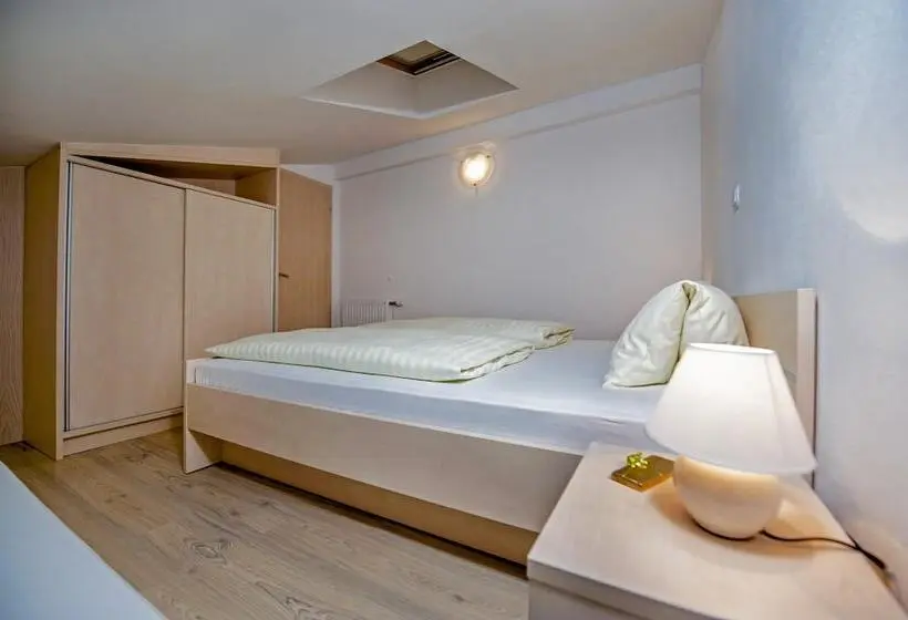 ２ベッドルームアパートメント, Apartments And Room Marko