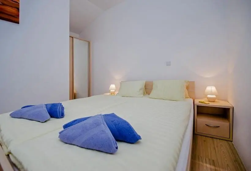 ２ベッドルームアパートメント, Apartments And Room Marko