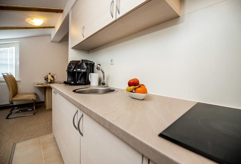 דירת שני חדרים, Apartments And Room Marko