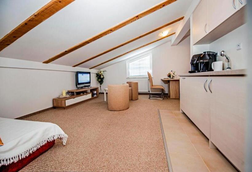 דירת שני חדרים, Apartments And Room Marko