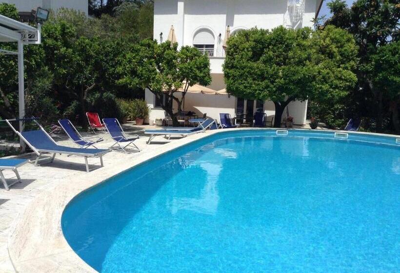 컴포트 트리플 룸, Villa Harmony Sorrento