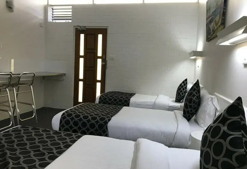 اتاق لوکس سه تخته, Coffs Shearwater Motel